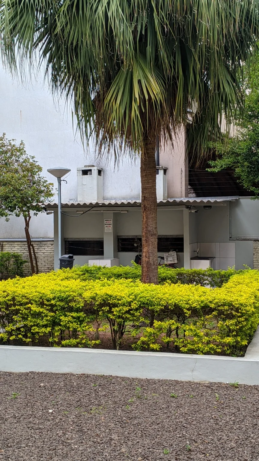 Outra vista das churrasqueiras