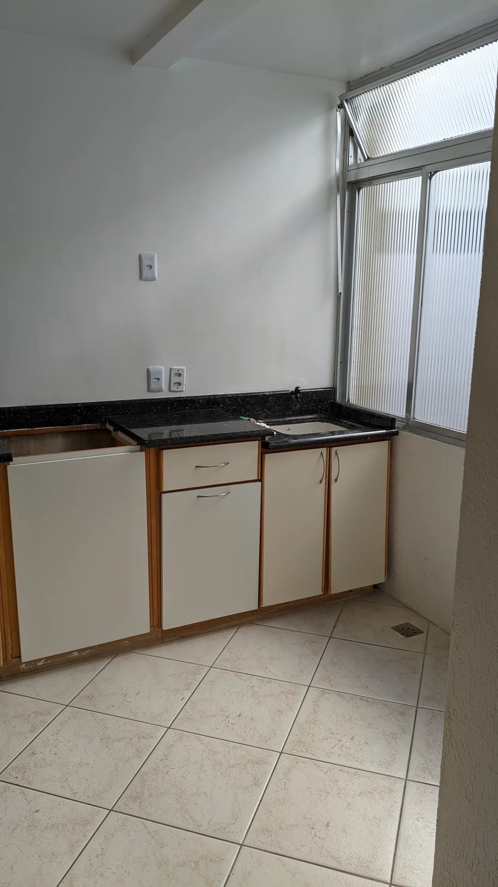 Cozinha vista de outro ângulo